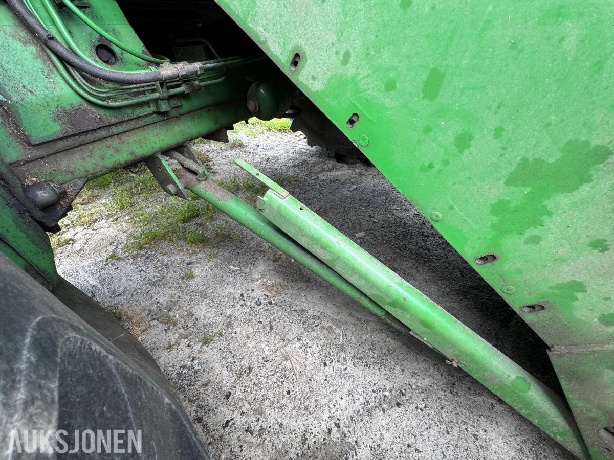 John Deere 1055 tresker / 2702 timer