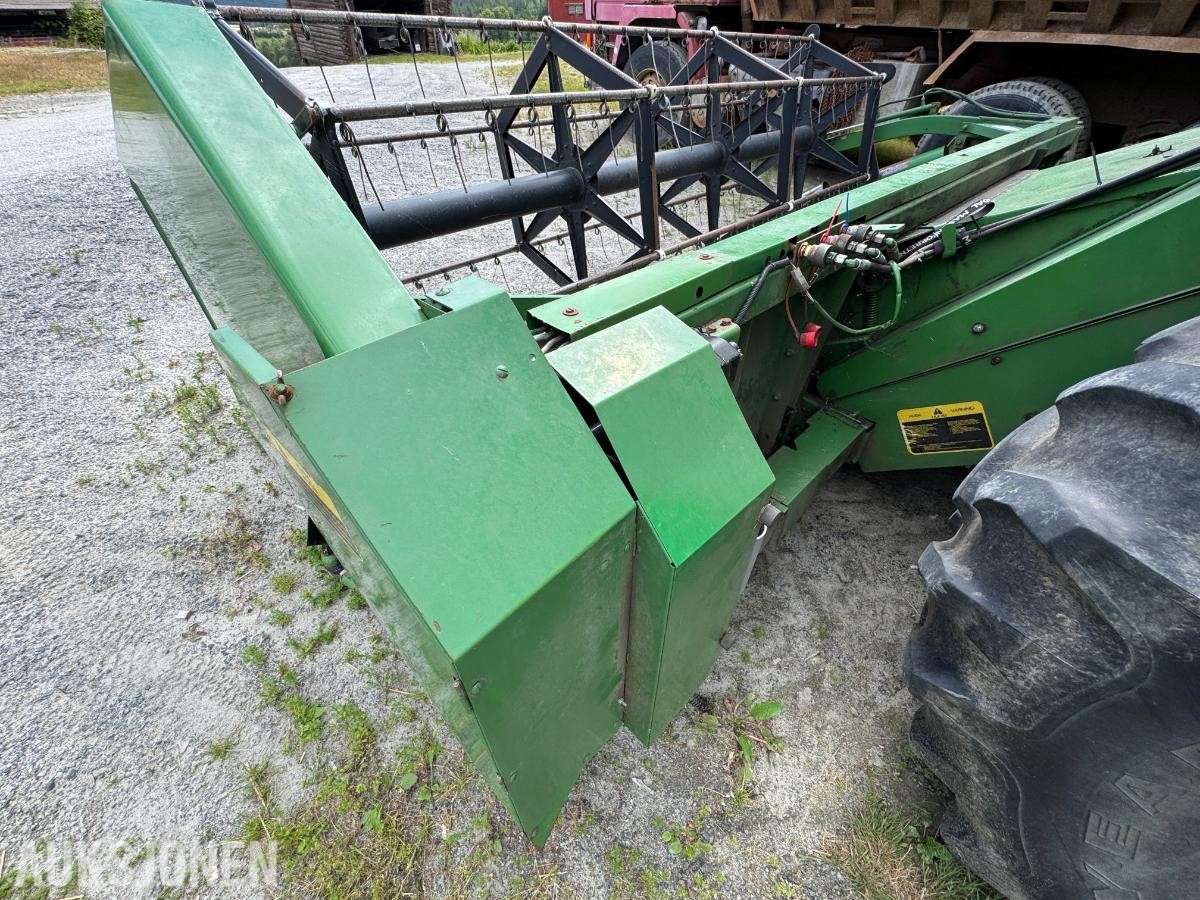 John Deere 1055 tresker / 2702 timer
