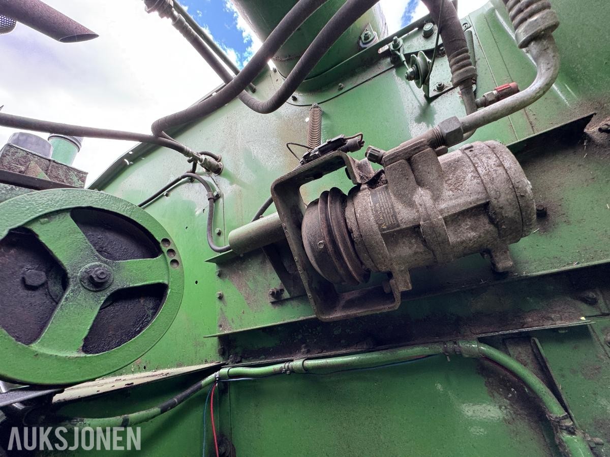 John Deere 1055 tresker / 2702 timer