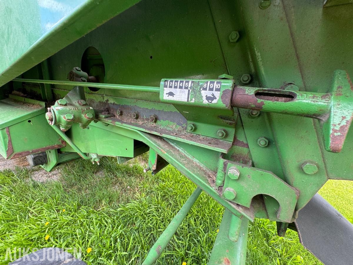 John Deere 1055 tresker / 2702 timer