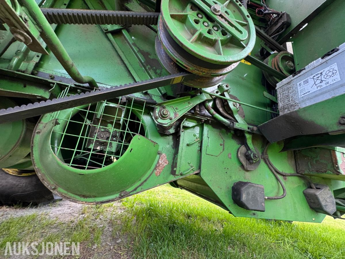 John Deere 1055 tresker / 2702 timer