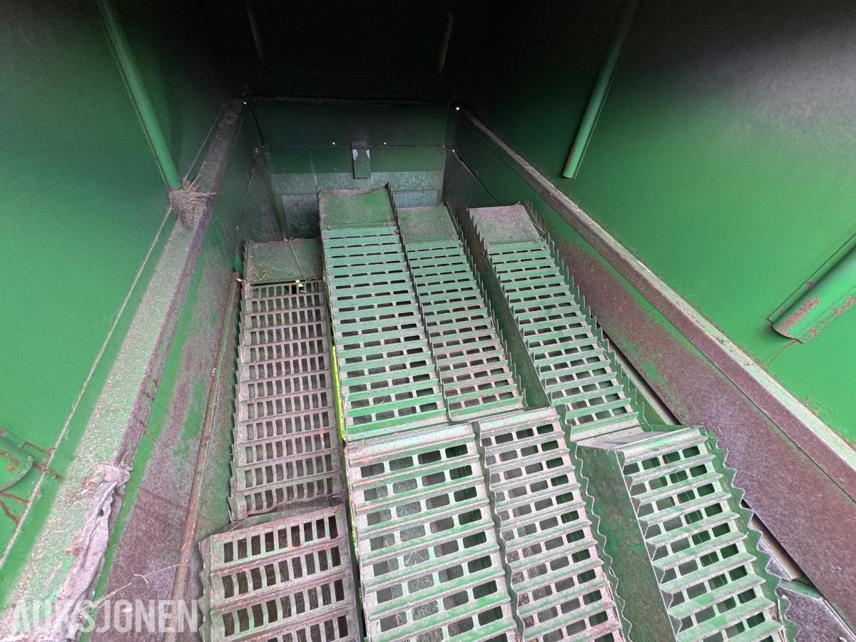 John Deere 1055 tresker / 2702 timer