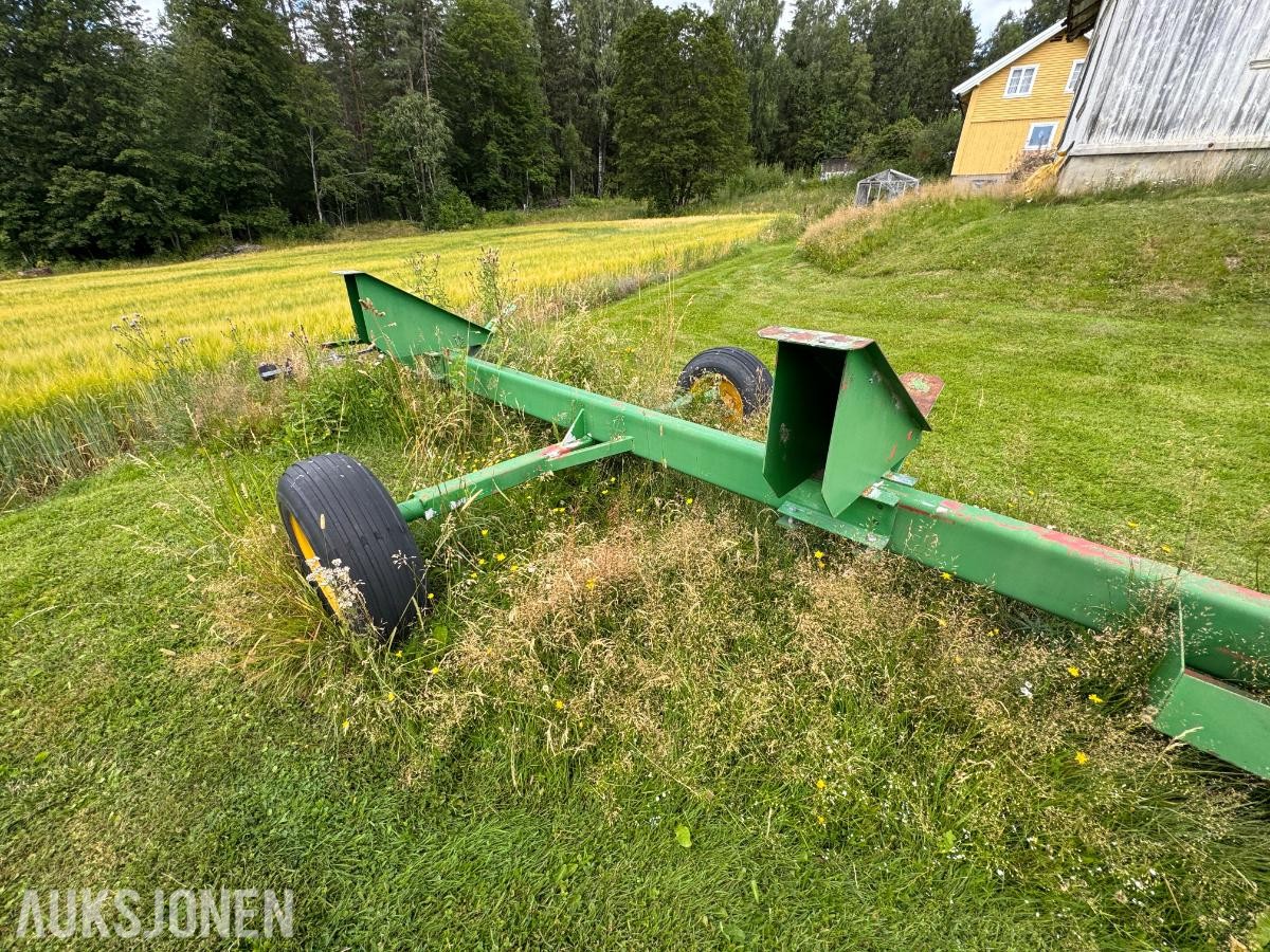 John Deere 1055 tresker / 2702 timer