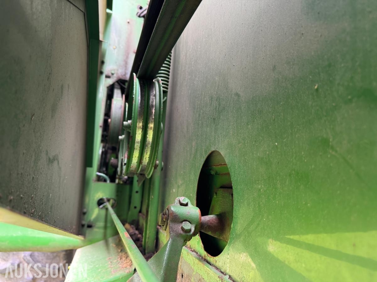 John Deere 1055 tresker / 2702 timer