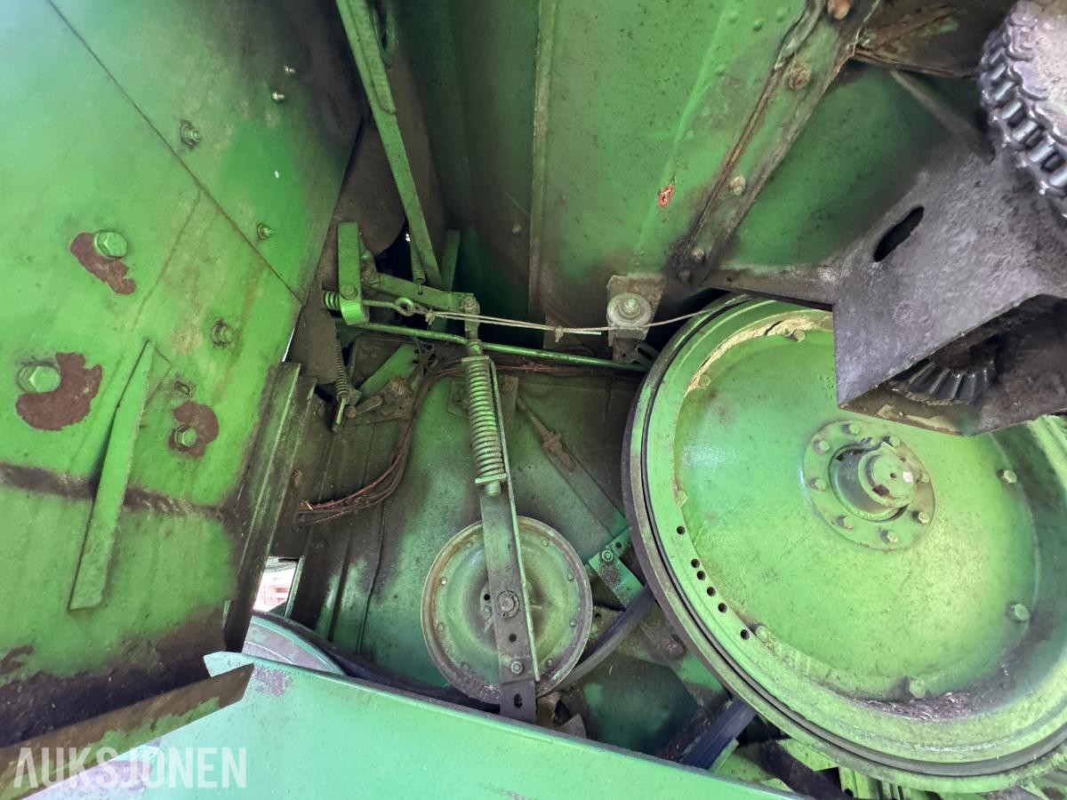 John Deere 1055 tresker / 2702 timer