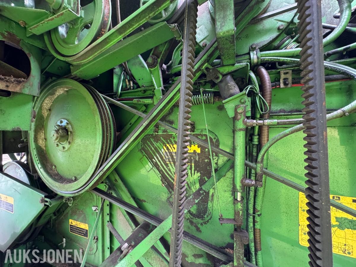 John Deere 1055 tresker / 2702 timer