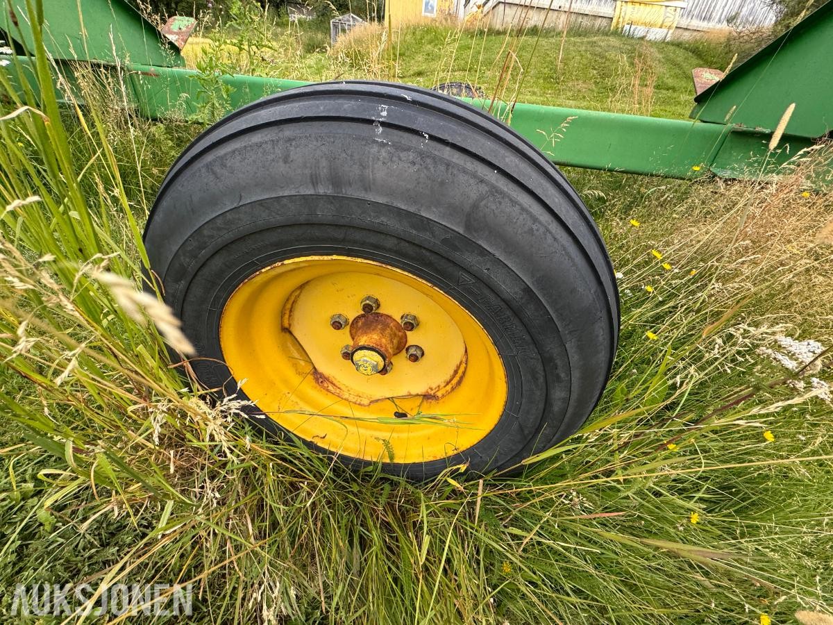 John Deere 1055 tresker / 2702 timer