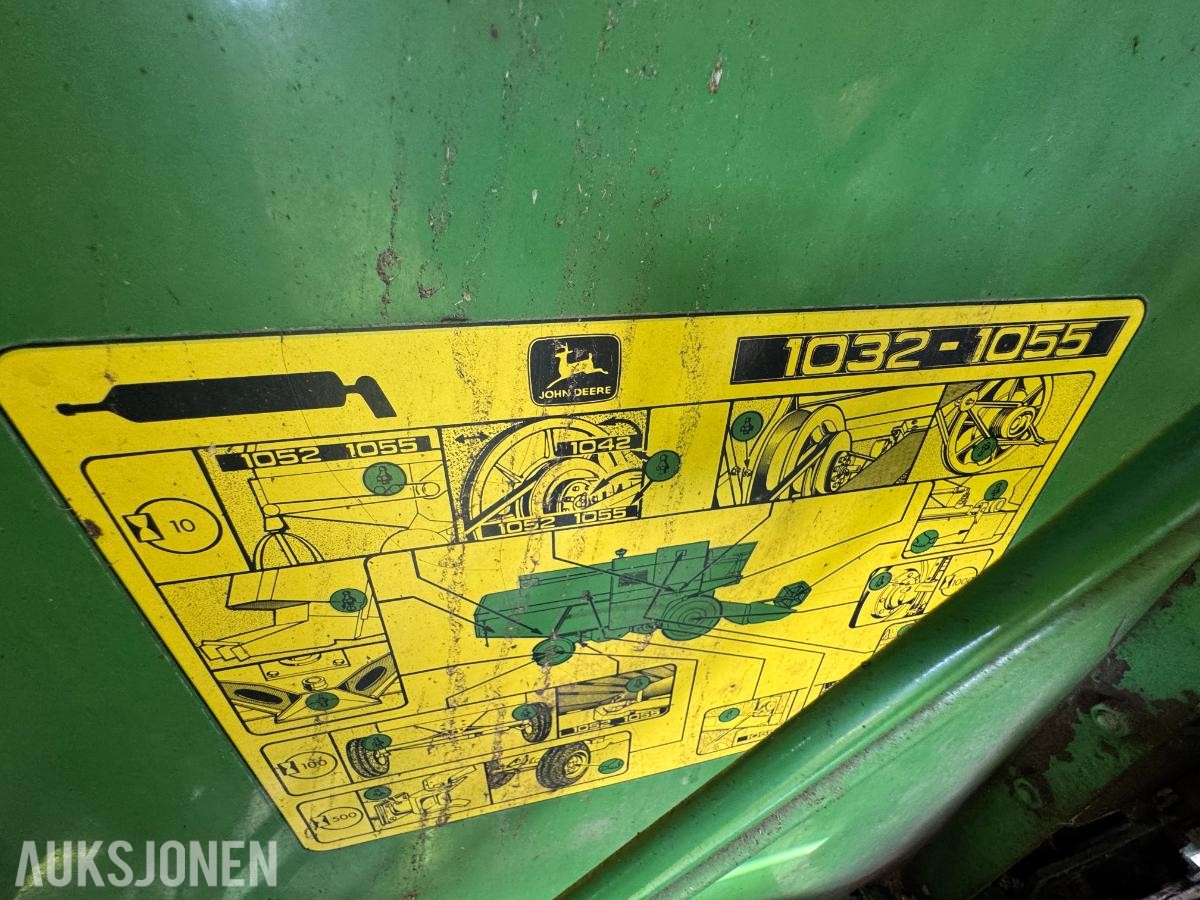 John Deere 1055 tresker / 2702 timer
