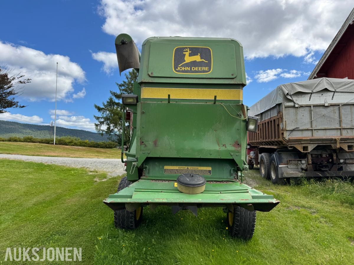 John Deere 1055 tresker / 2702 timer