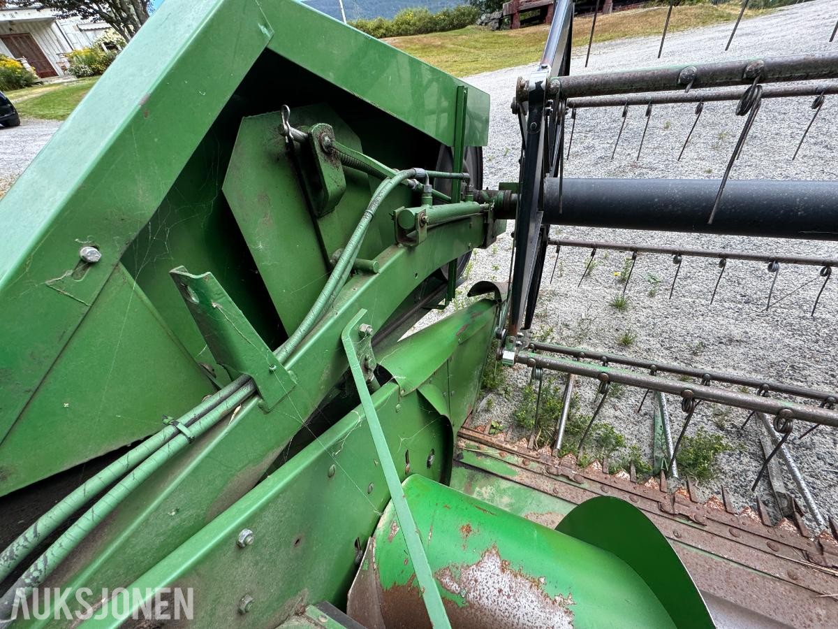 John Deere 1055 tresker / 2702 timer