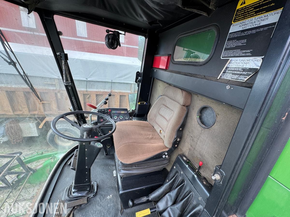 John Deere 1055 tresker / 2702 timer