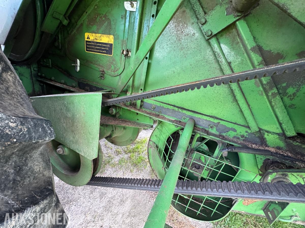 John Deere 1055 tresker / 2702 timer