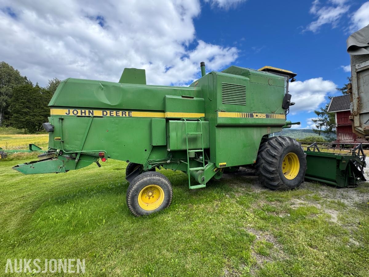 John Deere 1055 tresker / 2702 timer