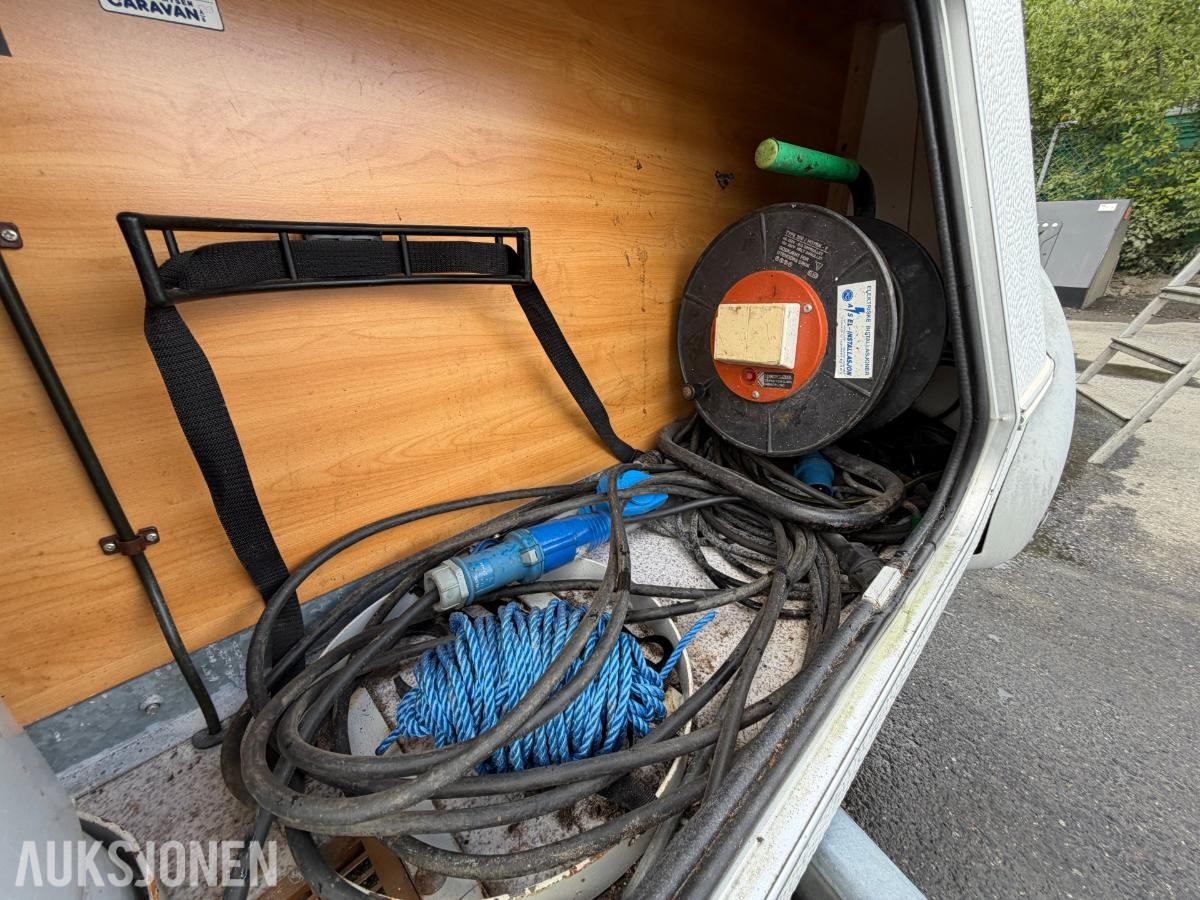 1999 Knaus Azur Royale campingvogn – Soveplass til 5 personer