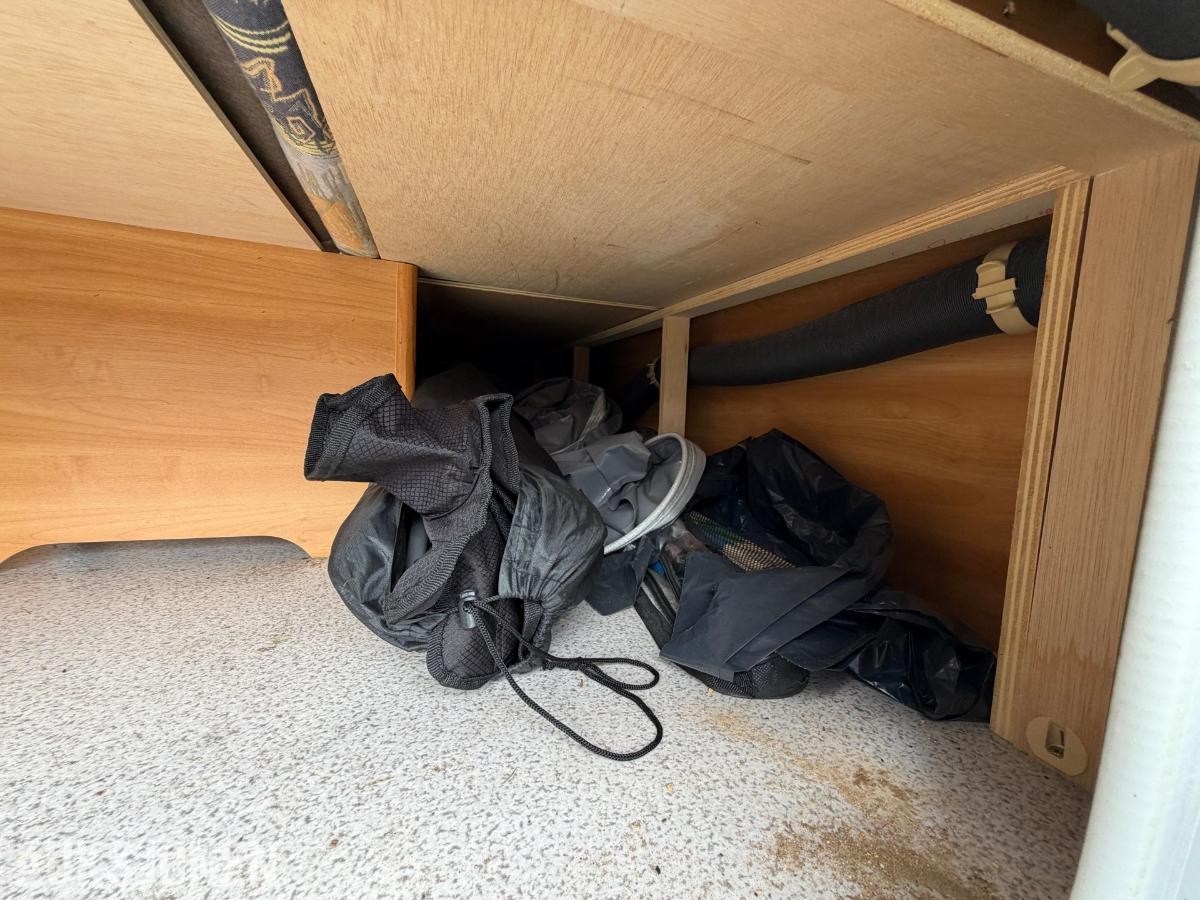 1999 Knaus Azur Royale campingvogn – Soveplass til 5 personer