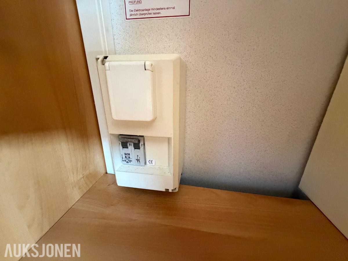 1999 Knaus Azur Royale campingvogn – Soveplass til 5 personer