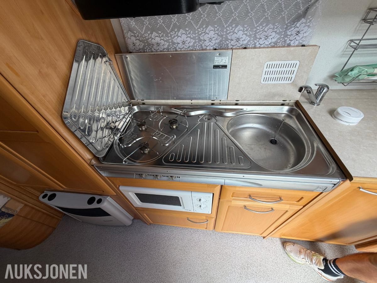 1999 Knaus Azur Royale campingvogn – Soveplass til 5 personer