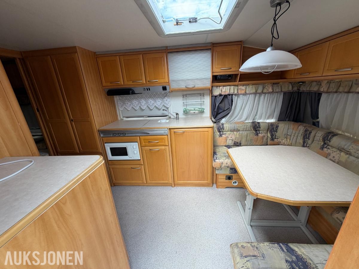 1999 Knaus Azur Royale campingvogn – Soveplass til 5 personer