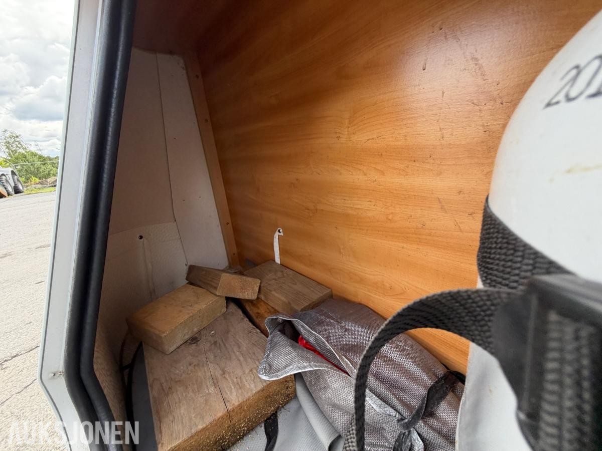 1999 Knaus Azur Royale campingvogn – Soveplass til 5 personer