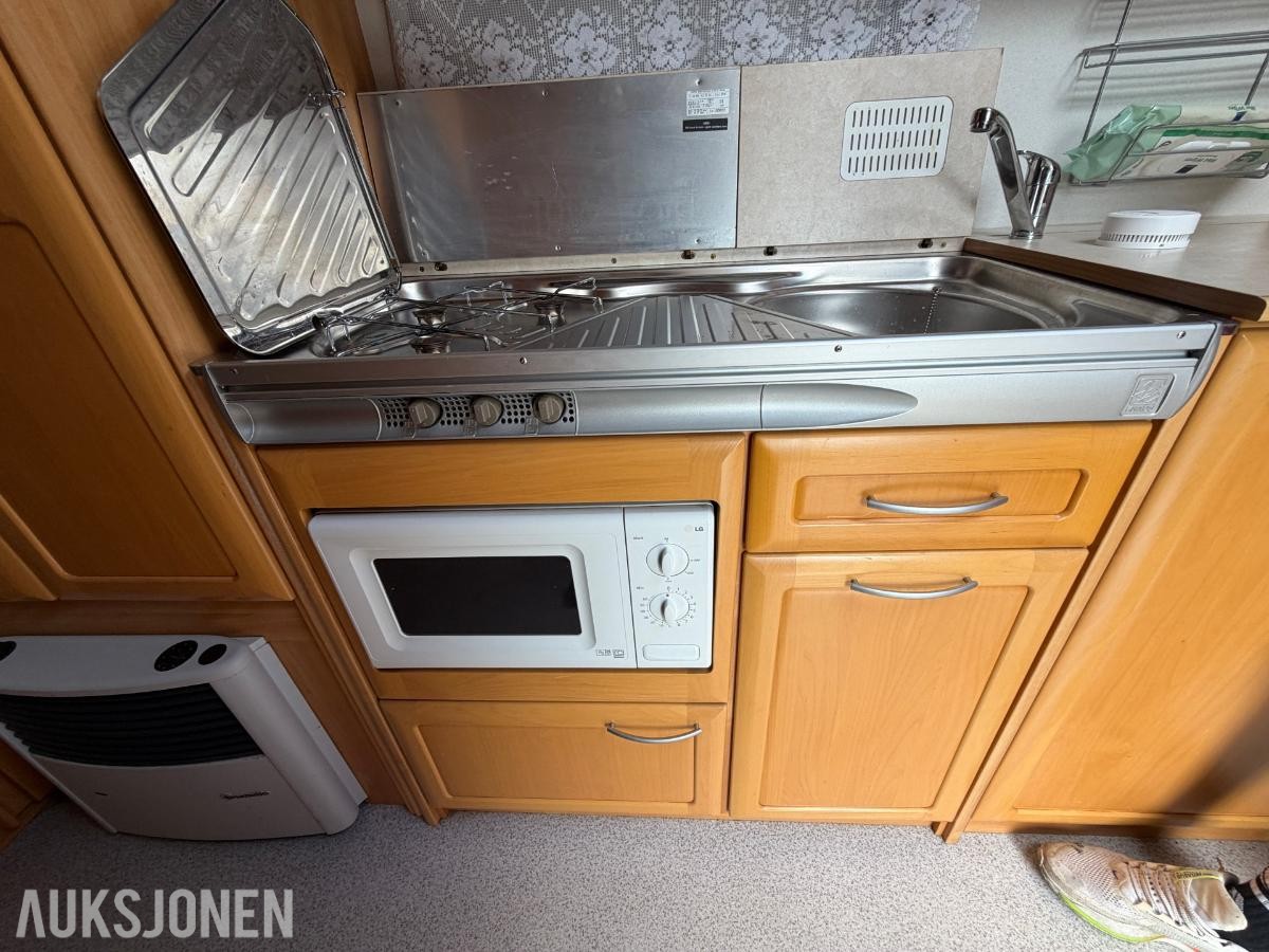 1999 Knaus Azur Royale campingvogn – Soveplass til 5 personer