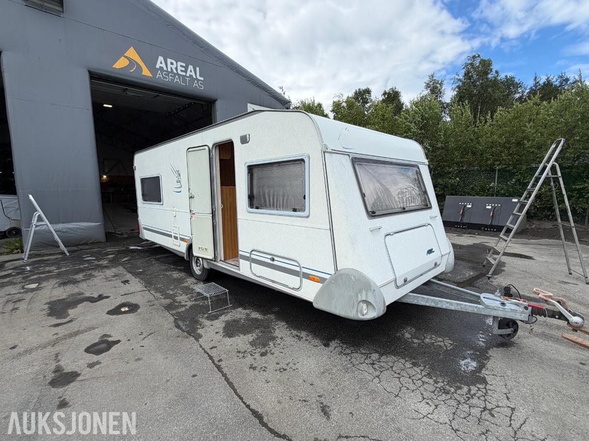 1999 Knaus Azur Royale campingvogn – Soveplass til 5 personer