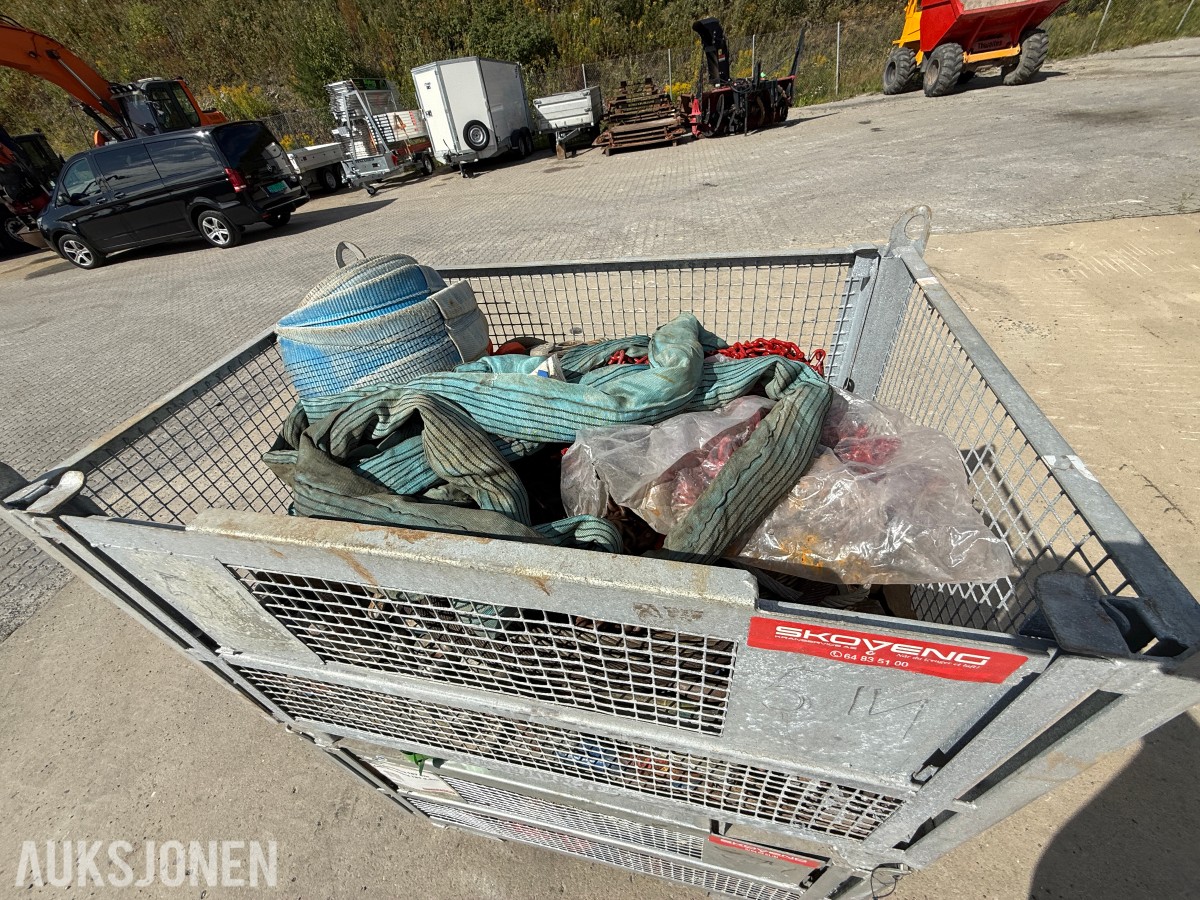 2 stk. stabelbare stålkasser med rundslinger
