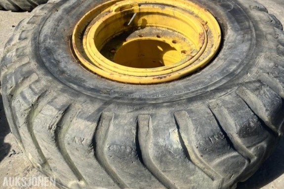 23,5R25 dekk på Bomag felg Passer Bomag BW226