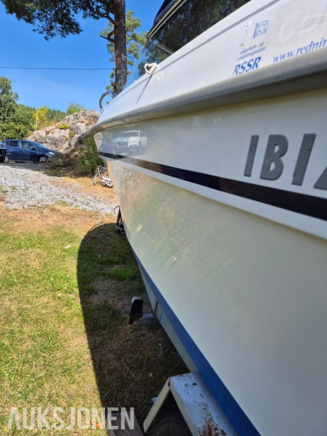 1998-99 Ibiza 19 Touring med Johnson 130hk