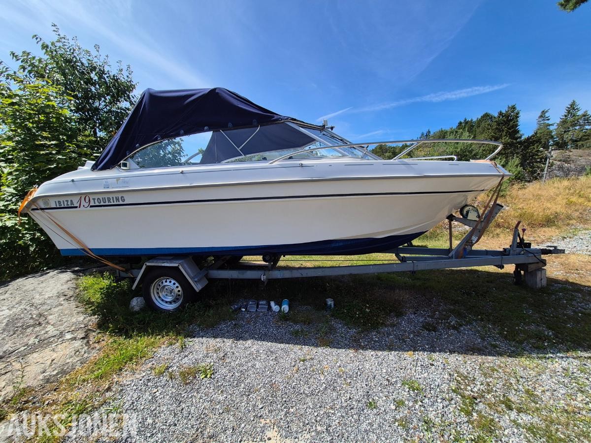1998-99 Ibiza 19 Touring med Johnson 130hk