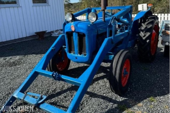1971 Ford Super Dexta med lasteapparat - mva fri