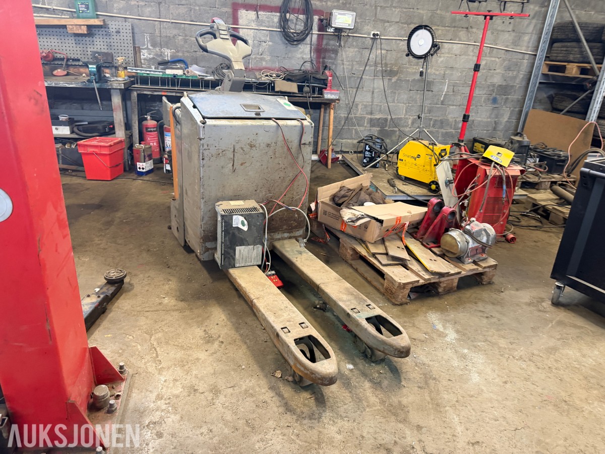 2012 Still elektrisk palletruck - 5256 timer- lader