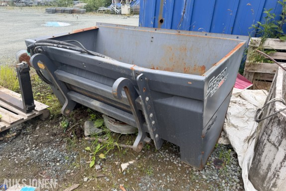 2018 Serco Vilho 1000 LKS sand-/salttrøer fra JPT Jaskari Oy - BM hjullasterfeste