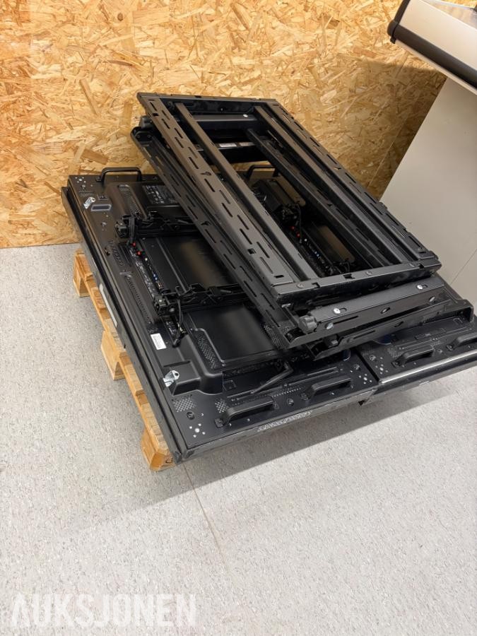 4 stk. NEC MultiSync X464UN 46” profesjonelle skjermer med veggfeste