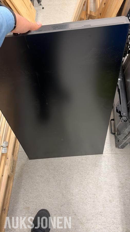 4 stk. NEC MultiSync X464UN 46” profesjonelle skjermer med veggfeste