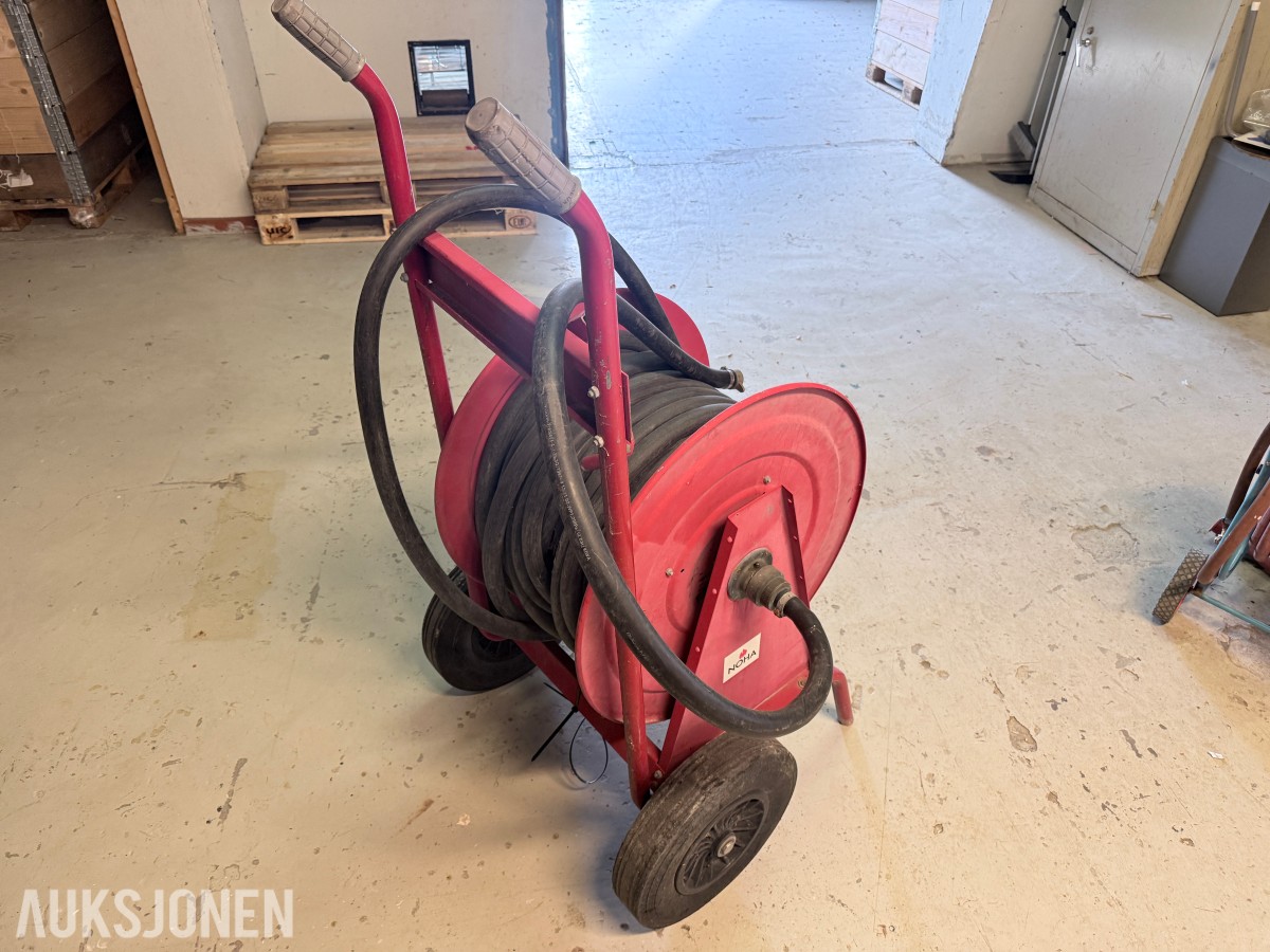 NOHA slangetralle med brannslange