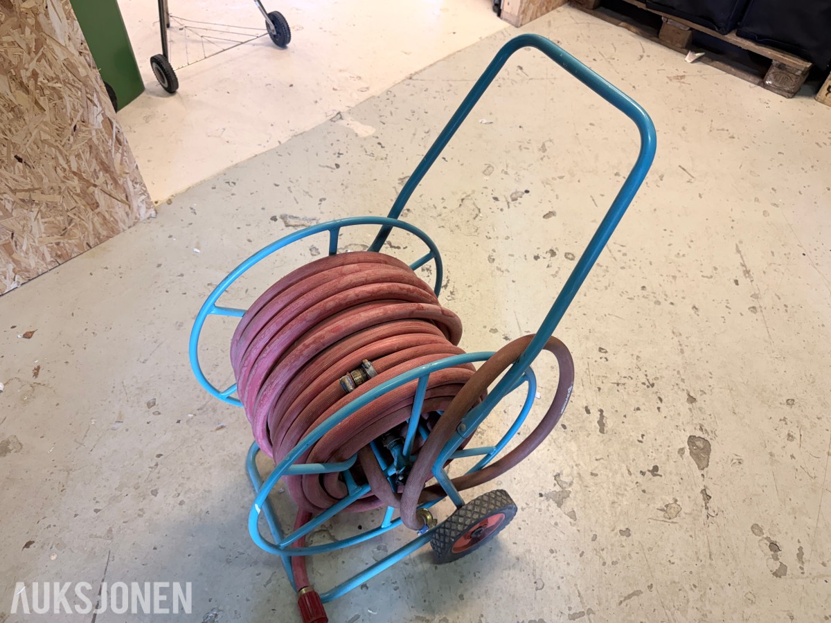 Slangevogn med brannslange