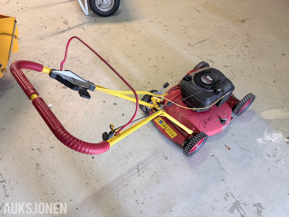 Klippo gressklipper med Briggs & Stratton-motor - rep objekt