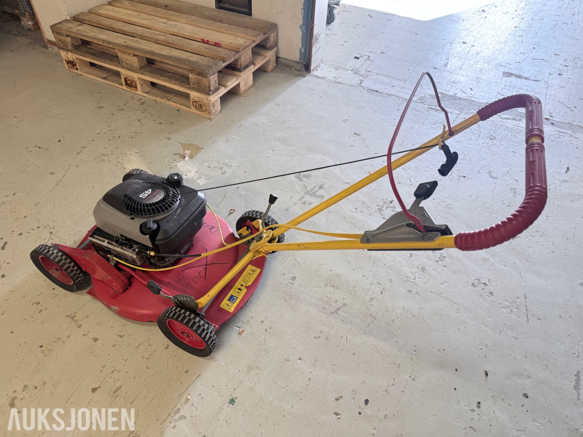 Klippo gressklipper med Briggs & Stratton-motor - rep objekt