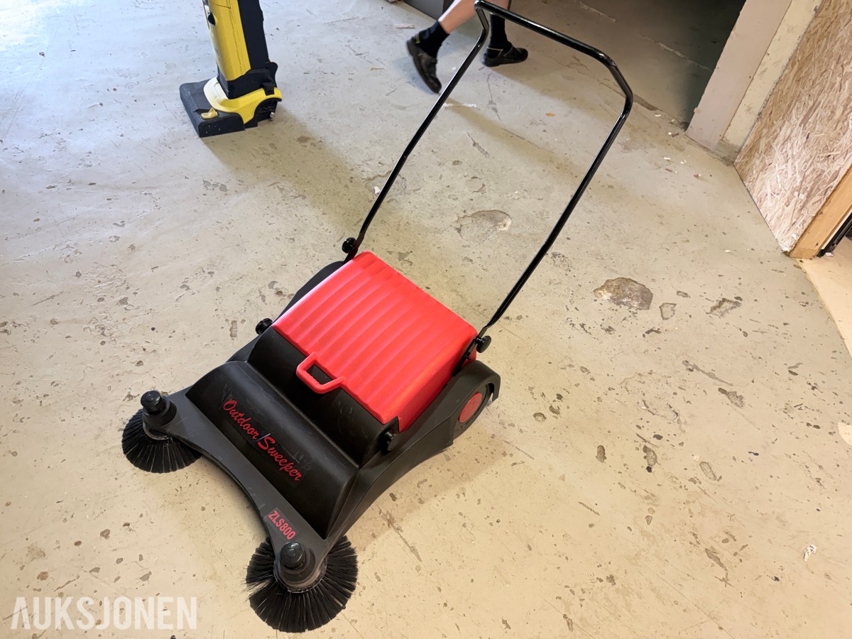 Manuell feiemaskin med oppsamler – Outdoor Sweeper ZLS800