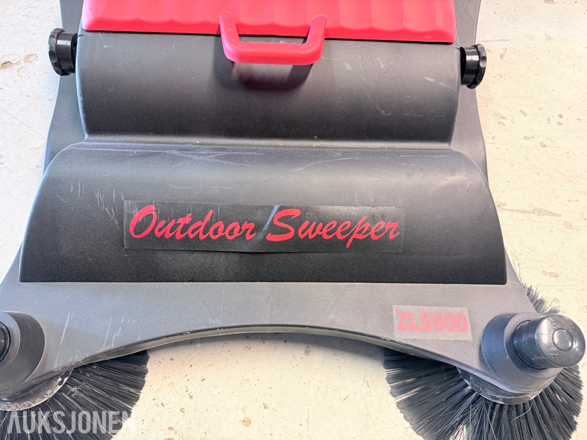Manuell feiemaskin med oppsamler – Outdoor Sweeper ZLS800