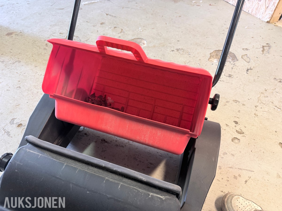 Manuell feiemaskin med oppsamler – Outdoor Sweeper ZLS800