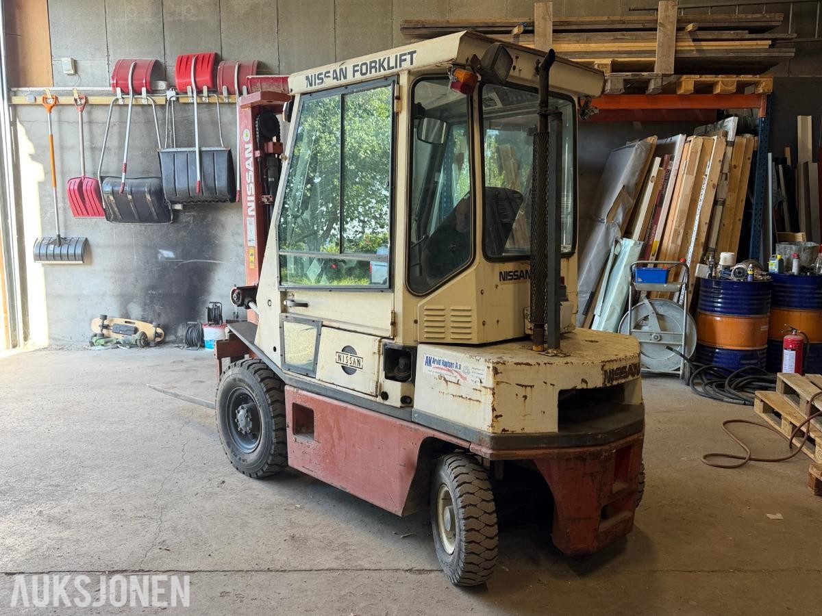 1990 Nissan EH02A20U Truck / Gaffeltruck