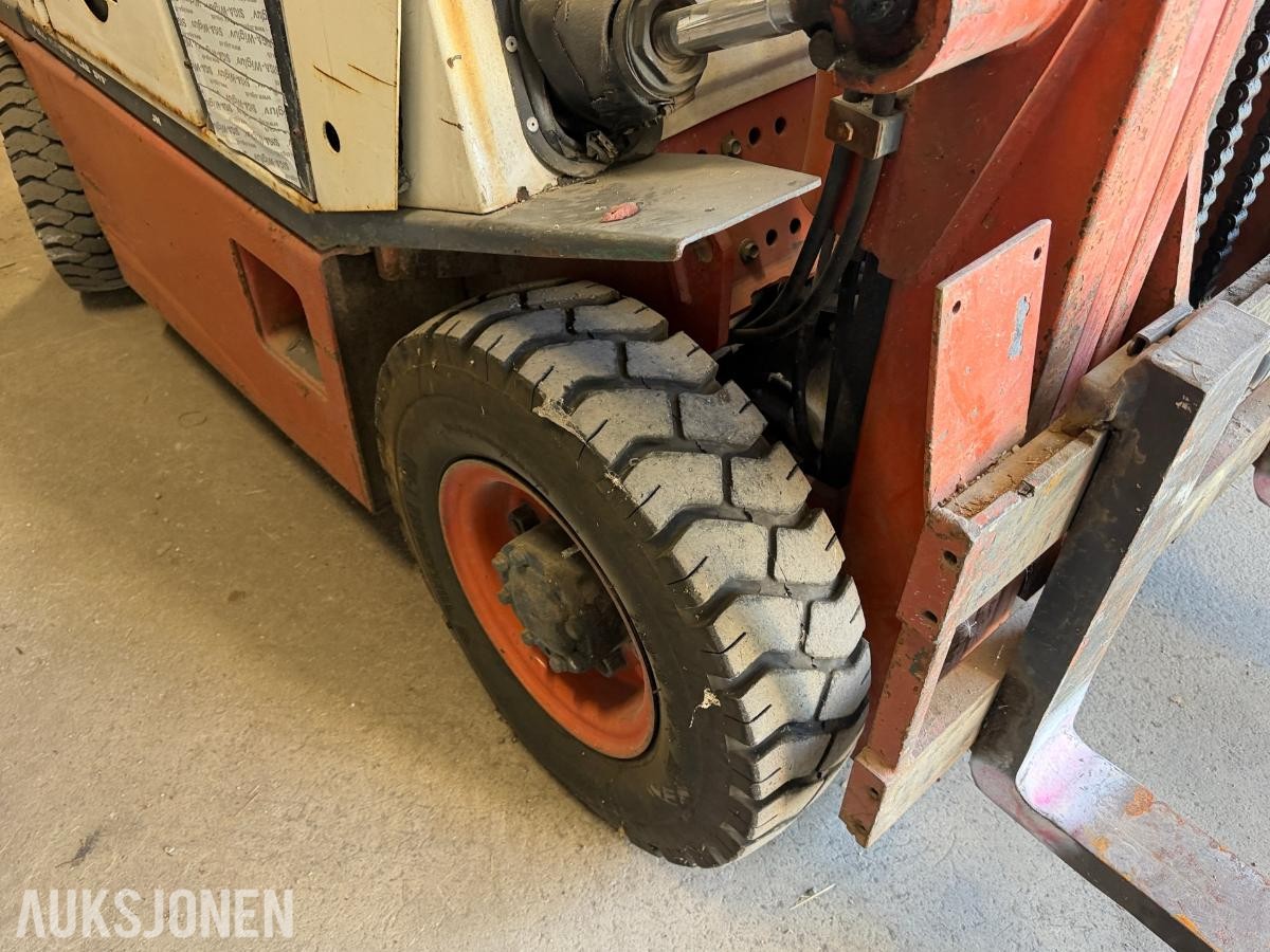 1990 Nissan EH02A20U Truck / Gaffeltruck