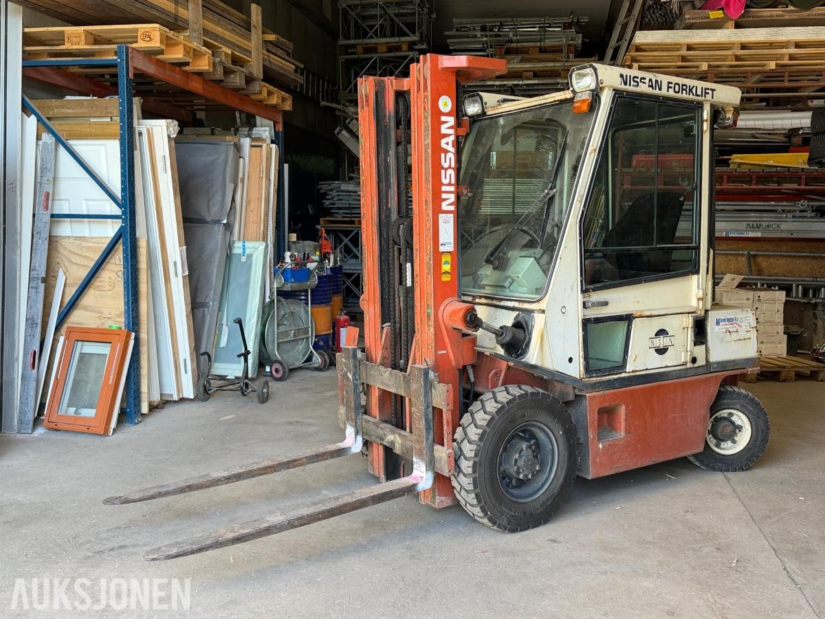 1990 Nissan EH02A20U Truck / Gaffeltruck