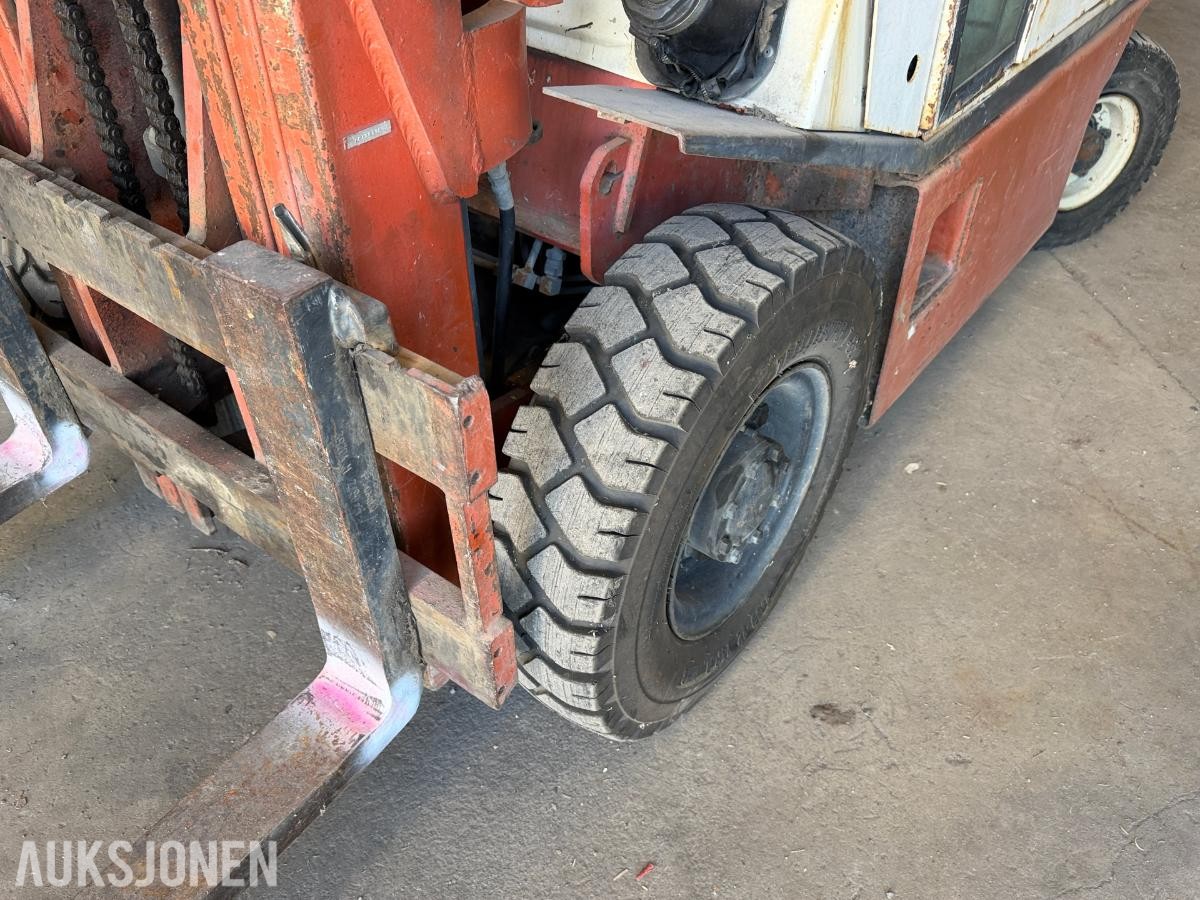 1990 Nissan EH02A20U Truck / Gaffeltruck
