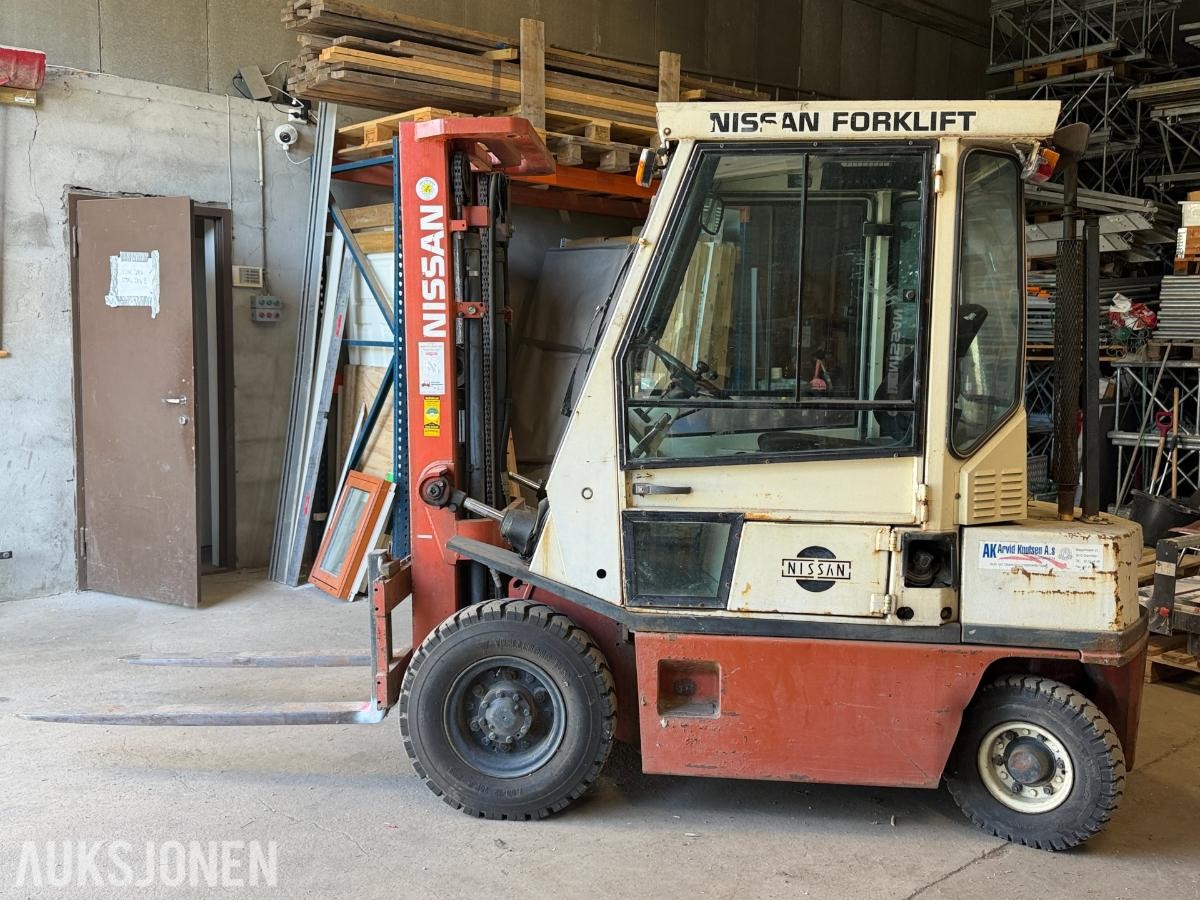 1990 Nissan EH02A20U Truck / Gaffeltruck