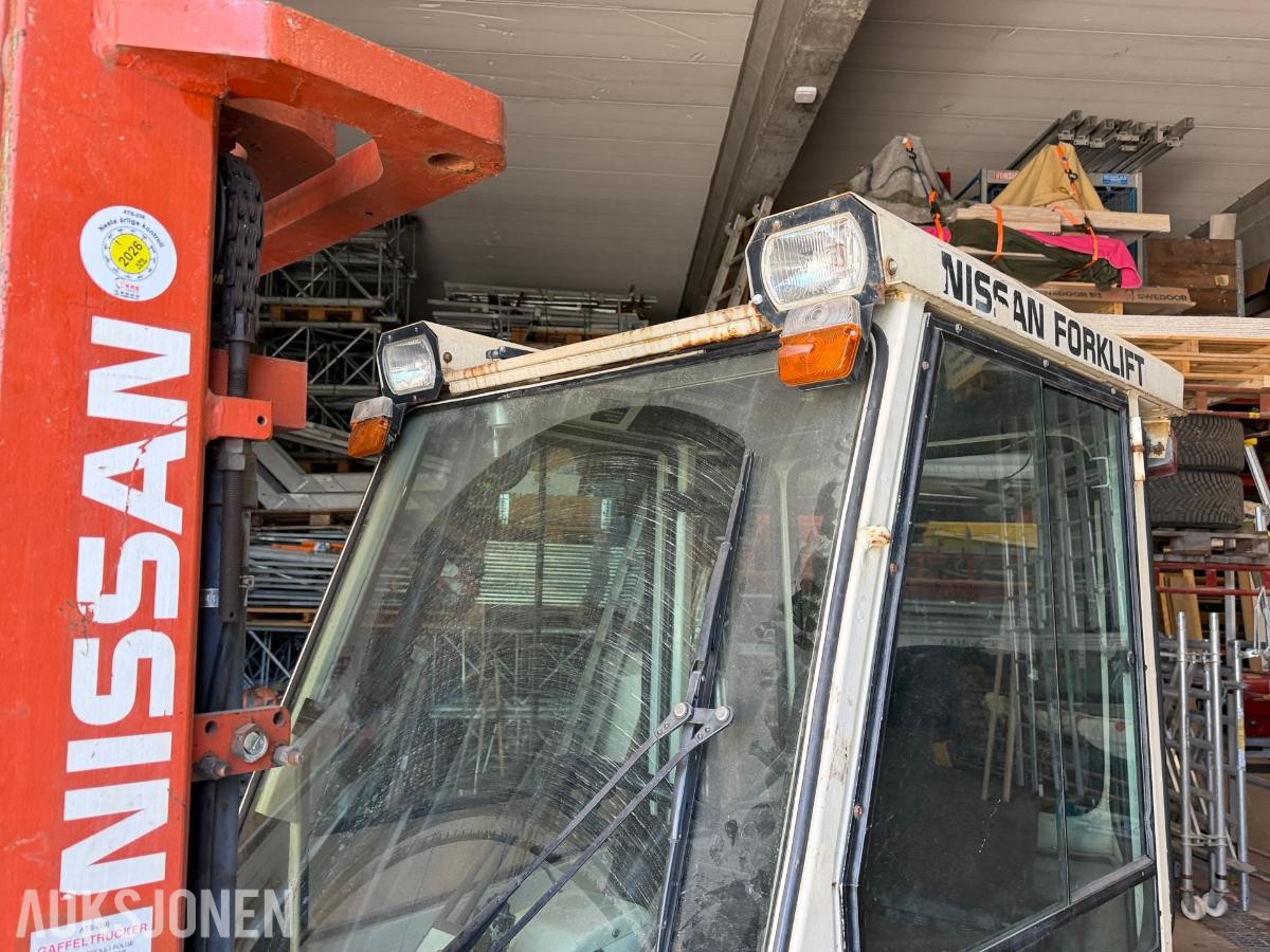 1990 Nissan EH02A20U Truck / Gaffeltruck