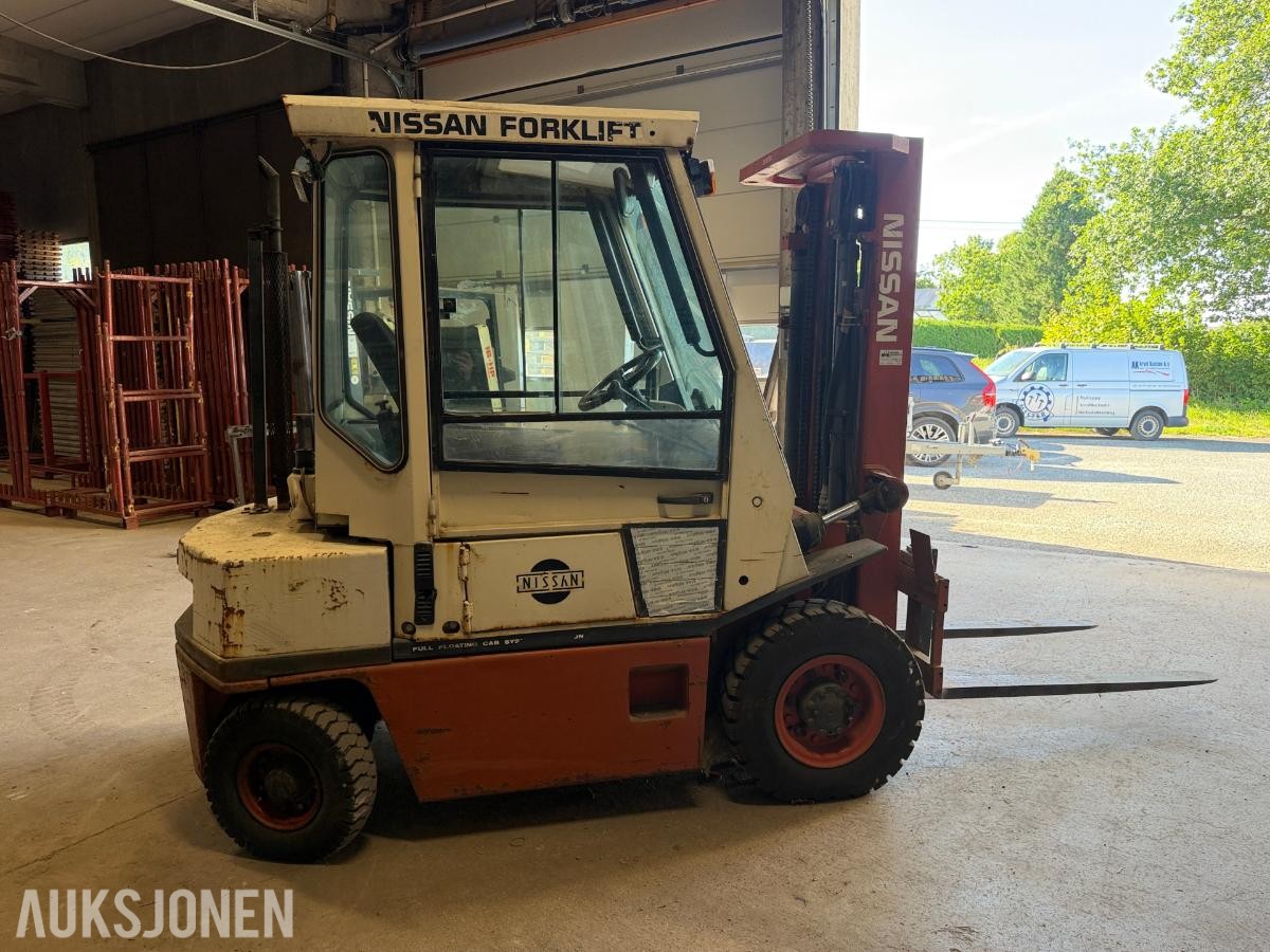 1990 Nissan EH02A20U Truck / Gaffeltruck