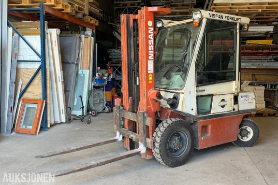 1990 Nissan EH02A20U Truck / Gaffeltruck