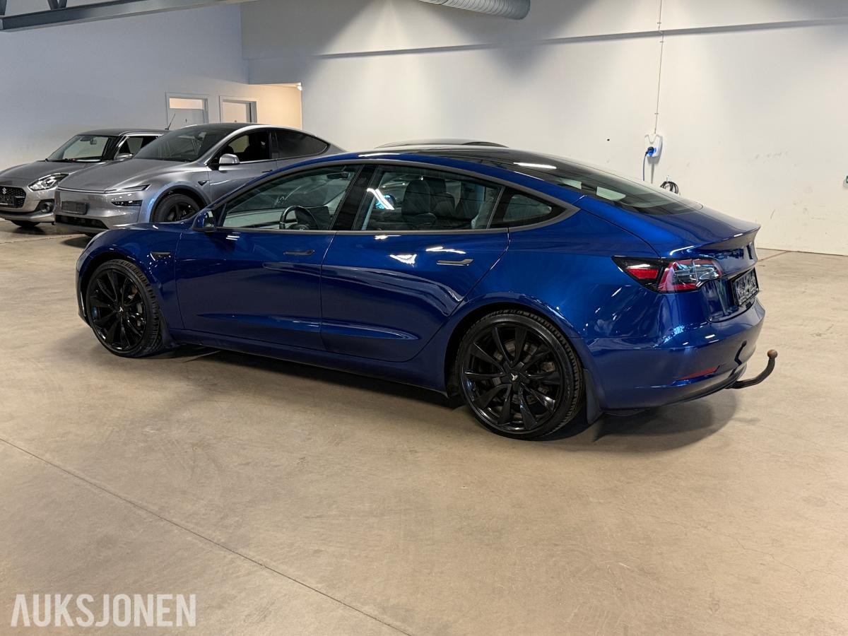 2019 Tesla Model 3 AWD – Hengerfeste – Lekker farge